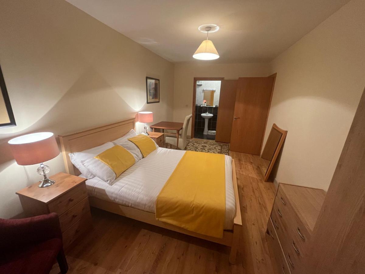 Elegant Rooms And Suites In Knock Knock  Exteriér fotografie